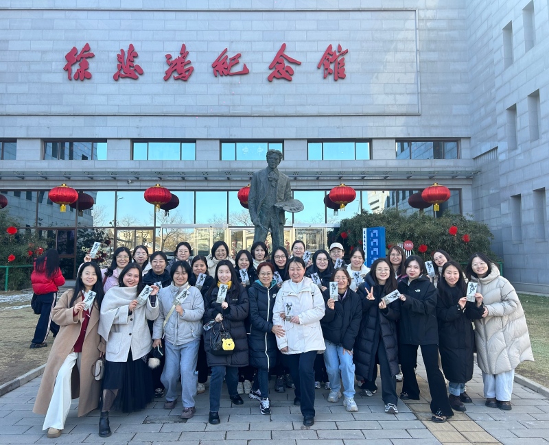 三月春風暖藝苑 巾幗奮進綻芳華——農(nóng)墾中心組織女職工參觀徐悲鴻紀念館馬主題精品展