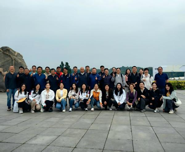 躍動春光，共赴夏至 ——中國農(nóng)墾經(jīng)濟(jì)發(fā)展中心組織開展春游暨職工健步走活動